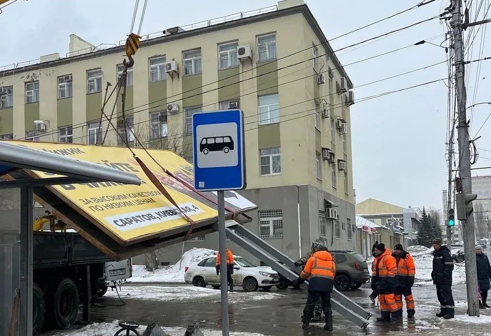 За год в крупнейших саратовских городах снесли 3,6 тысячи баннеров и ларьков